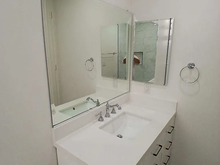 533 S Hudson Ave — Photo 16