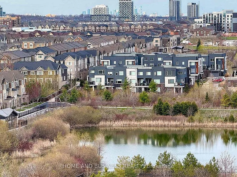395 Dundas St W #816 — Photo 24