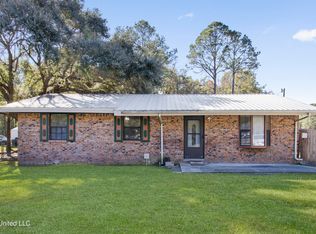 3900 Fairhaven Dr, Moss Point, MS 39562
