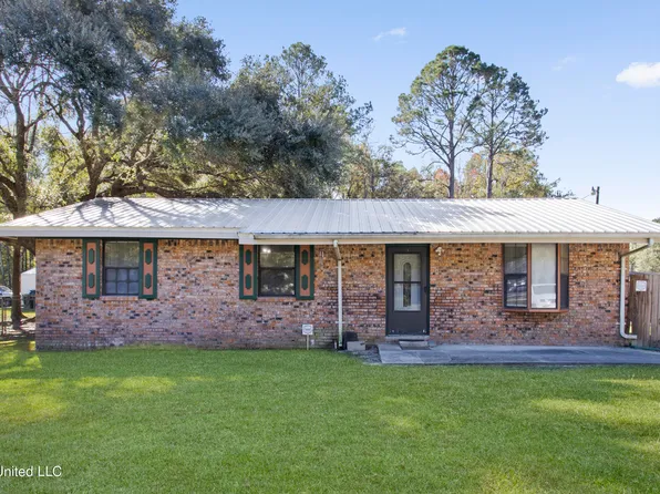 3900 Fairhaven Dr, Moss Point, MS 39562