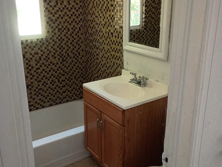 1514 NW Smith Ave — Photo 7