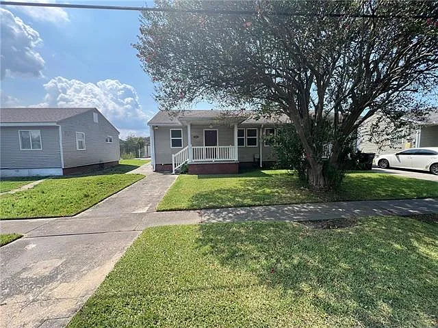 2 bed, 1.0 bath, 952 sqft, $1,350 — Photo 2