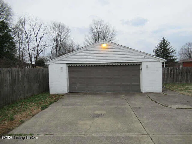 4330 Bayberry Dr — Photo 3