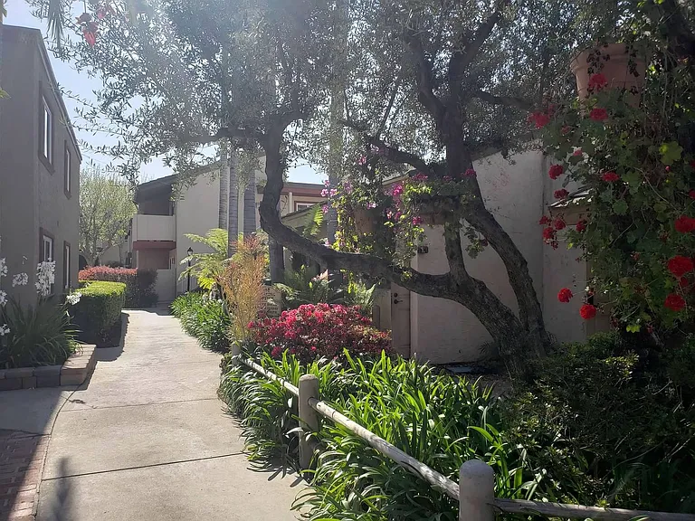 2700 S Azusa Ave — Photo 3