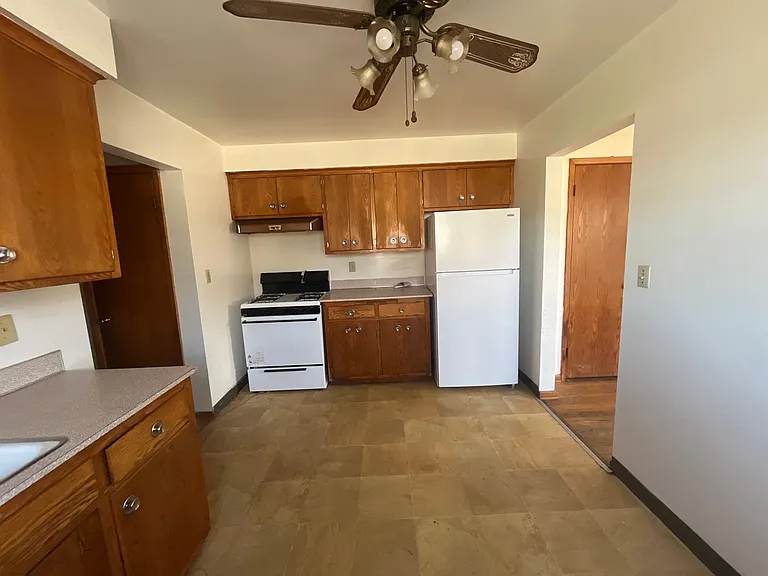 568 Lexington Parkway North — Photo 2