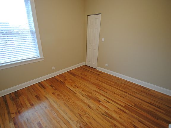 4th image of 1638 W Greenleaf Ave #46