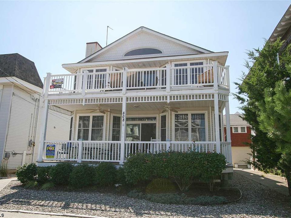 1st image of 810 Brighton Pl #2