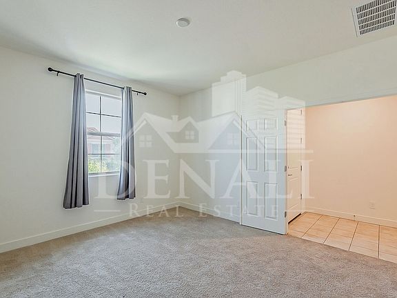 4th image of 10962 W Taylor St