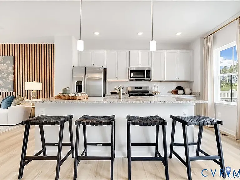 8728 Pioneer Hill Dr — Photo 1