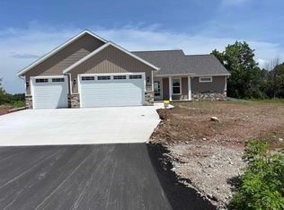 8322 Marlo Ave, Neenah, WI 54956