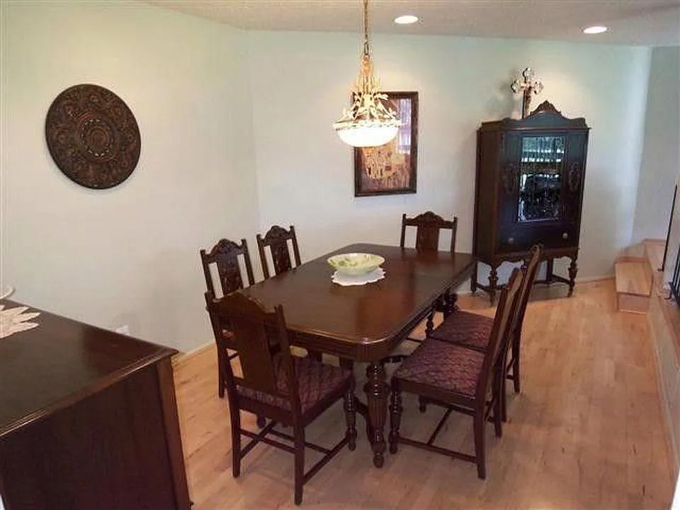 486 Westgate Dr photo 1