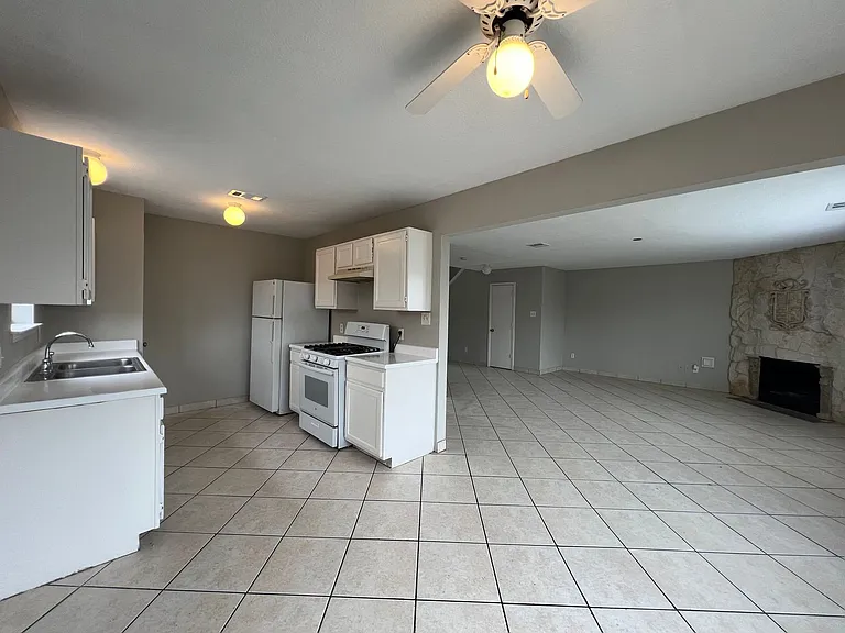 8811 Baskove Dr — Photo 12