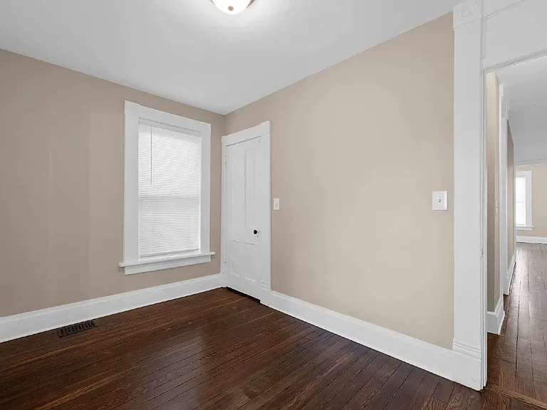 113-115 W Park Ave #113 — Photo 17