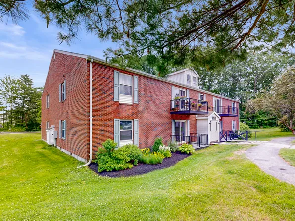 11 Academy Place #33, Saco, ME 04072