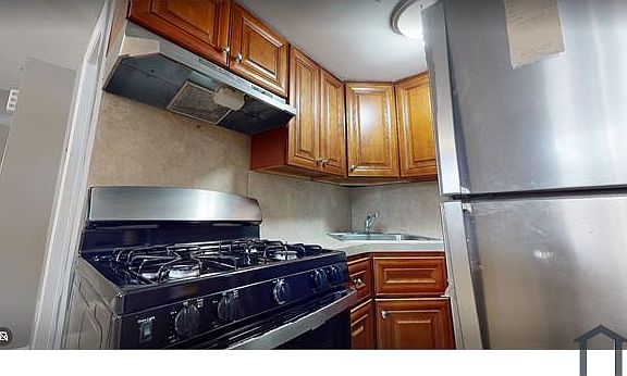 4th image of 348 Targee St #1B