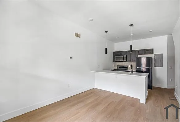 1 bed, 600 sqft, $1,390 — Photo 4