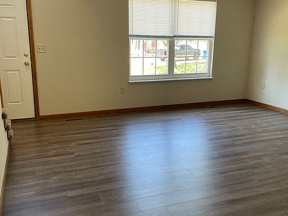 3rd image of 820 Woodsedge Dr #820