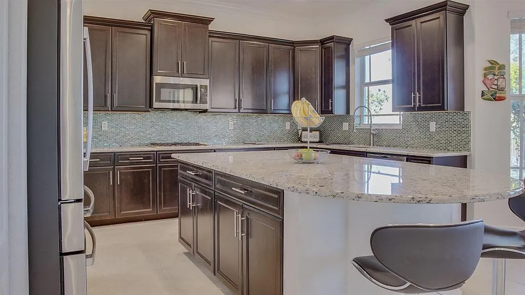 4 bed, 3714 sqft, $6,300 — Photo 1