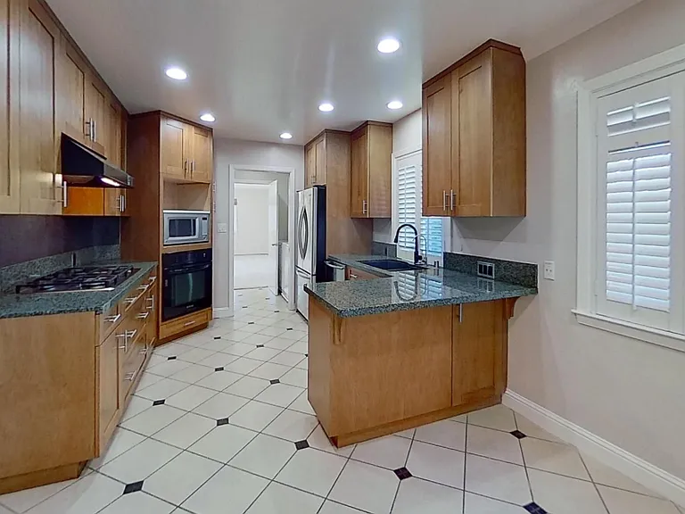 3713 Justine Dr — Photo 18