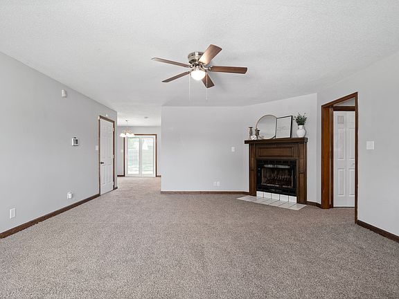4th image of 102 Bo Ct