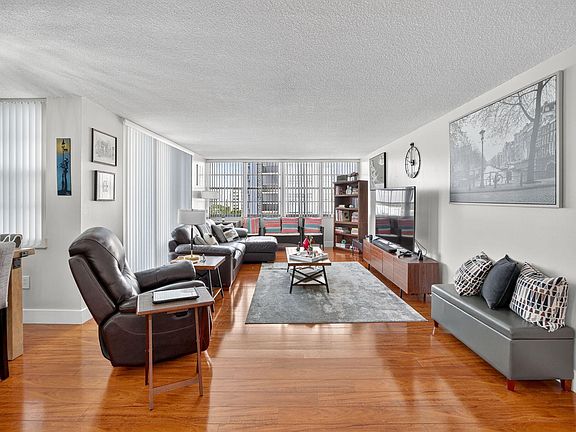 3rd image of 18051 Biscayne Boulevard #1104
