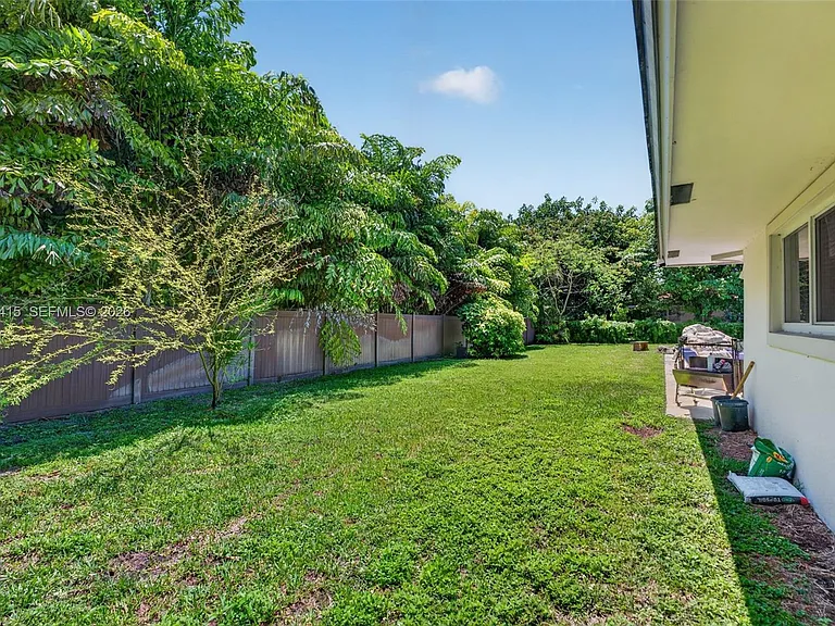 2701 NW 107th Ave — Photo 38