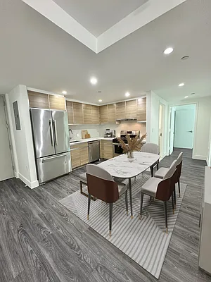 Sold by R New York | media 5