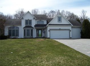 1475 Fieldcrest Dr, Webster, NY 14580
