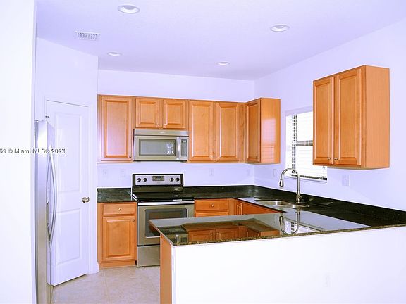 5th image of 427 NE 194th Ter #0
