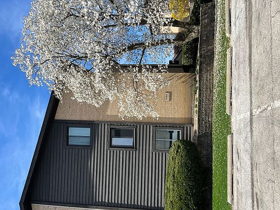 2nd image of 6165 Knollwood Dr #102