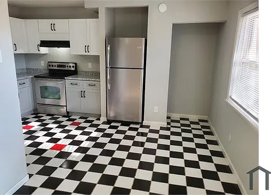 2 bed, 850 sqft, $1,575 — Photo 2