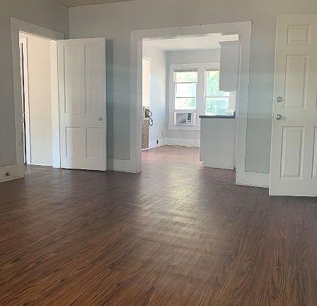2nd image of 106 N College Ave