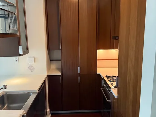 60 Riverside Boulevard image 7 of 20