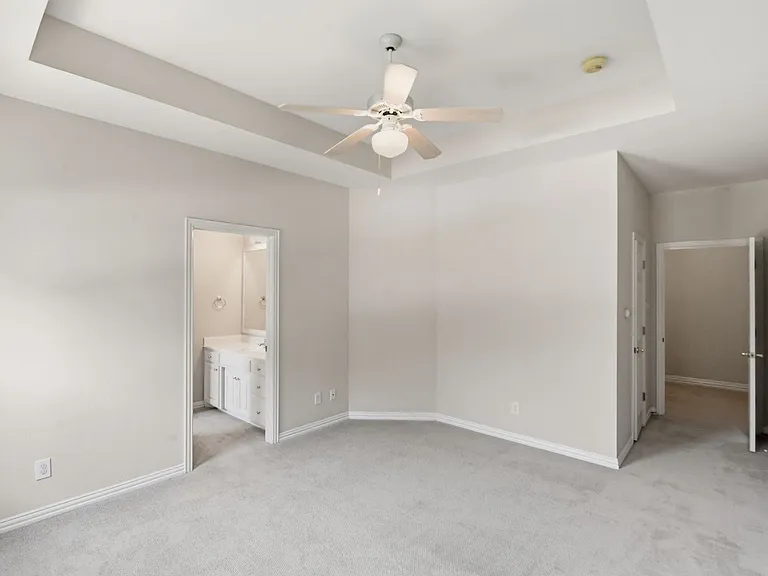 1020 Highland Oaks Dr — Photo 32