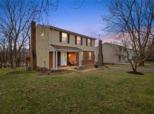 974 Lindfield Dr, South Park, PA