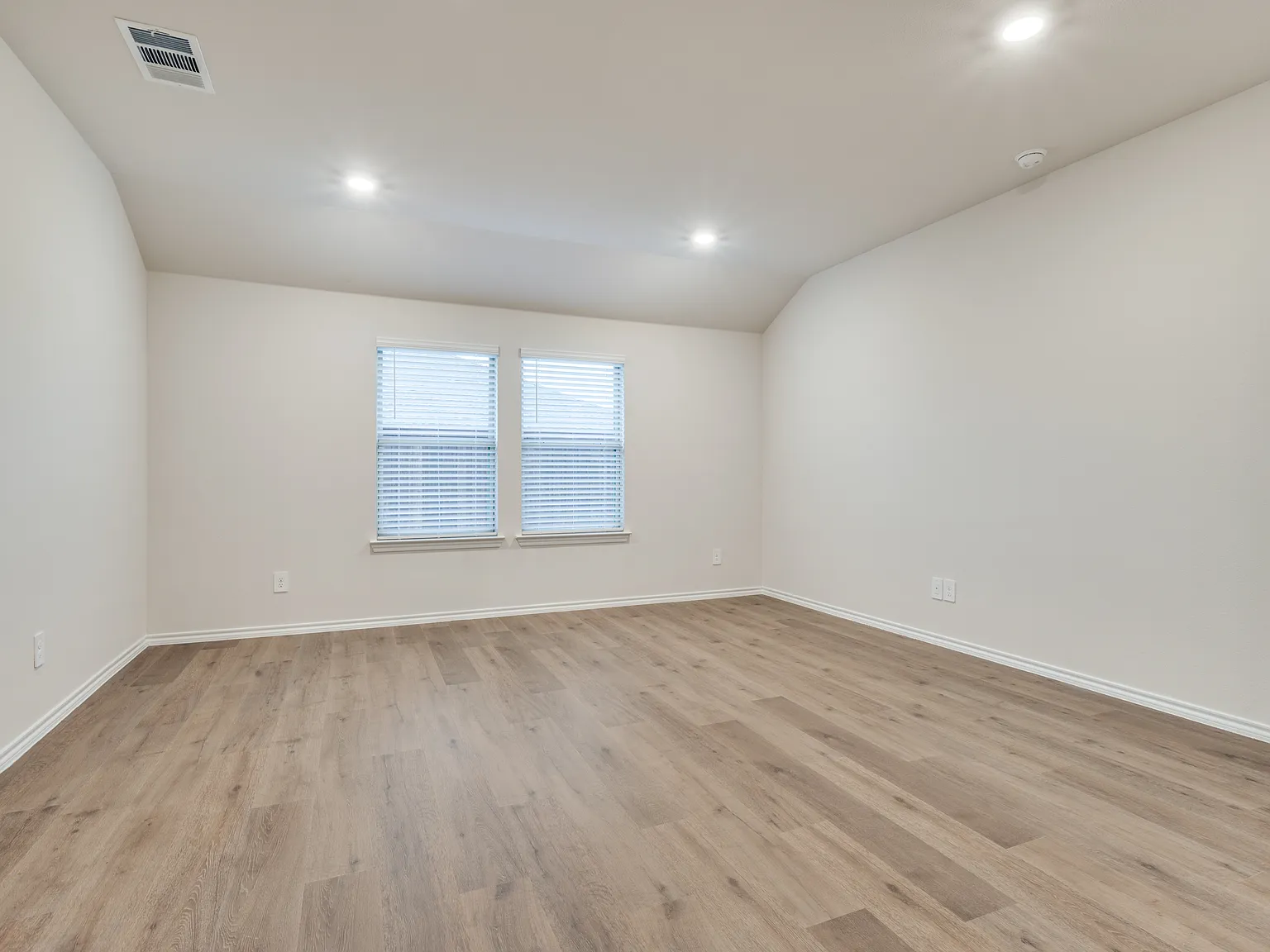 4 bed, 1798 sqft, $2,150 — Photo 1