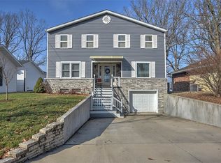 26 Oak Ridge Dr, Decatur, IL 62521