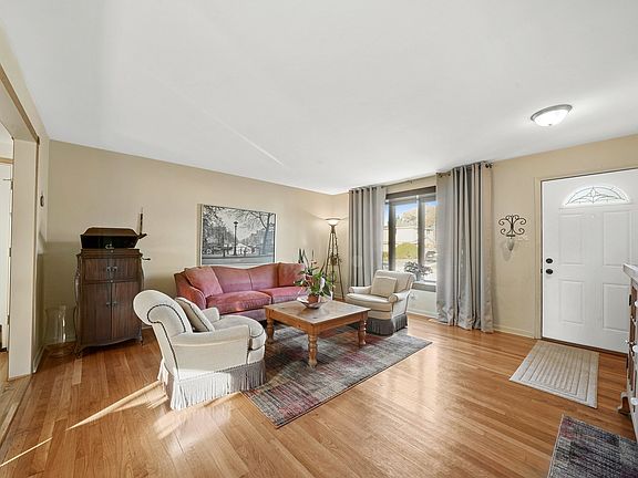 5th image of 5443 Crestwood Dr