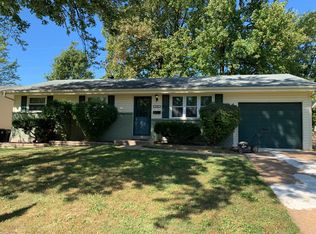2745 Benne Dr, Florissant, MO 63031
