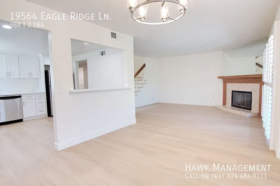 Beautiful 3BR/3BA in Gated Porter Ranch Estates — Photo 3