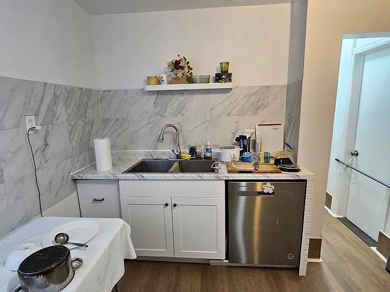 188 Westminster Ave — Photo 7