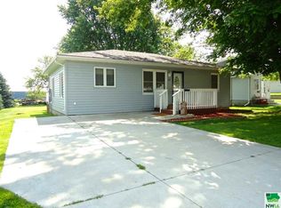29 N Main St, Alta, IA 51002