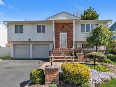 2056 Illona Lane, Merrick, NY, 11566
