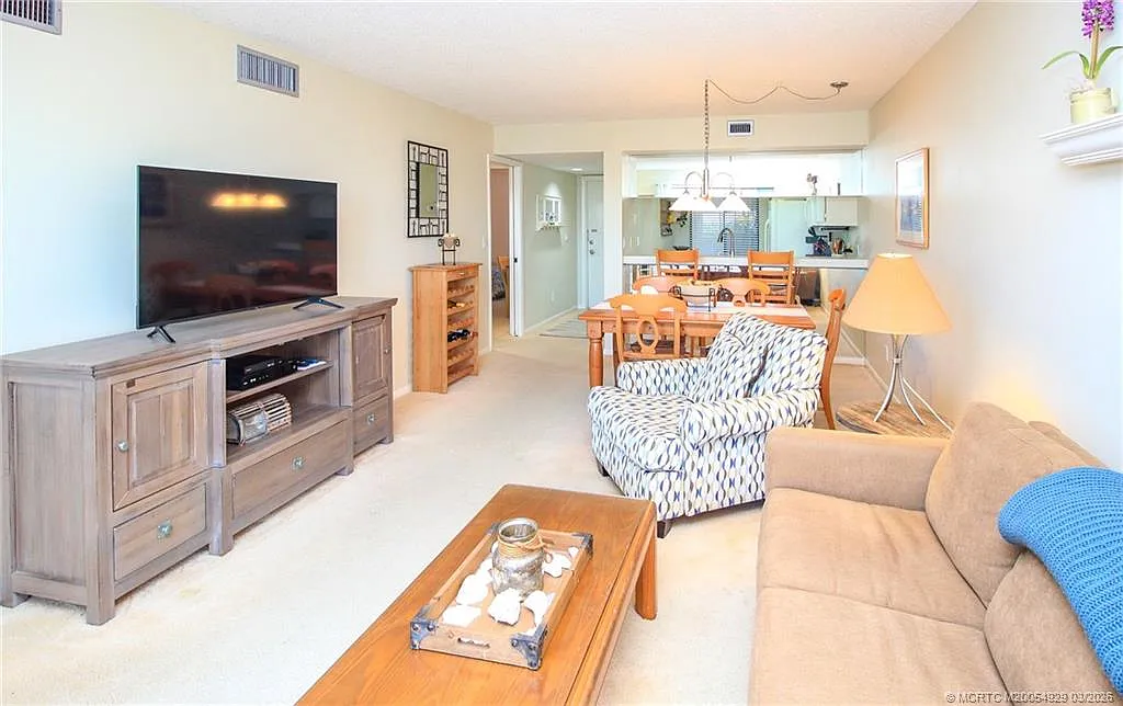 2 bed, 2.0 bath, 1032 sqft, $2,200 — Photo 3