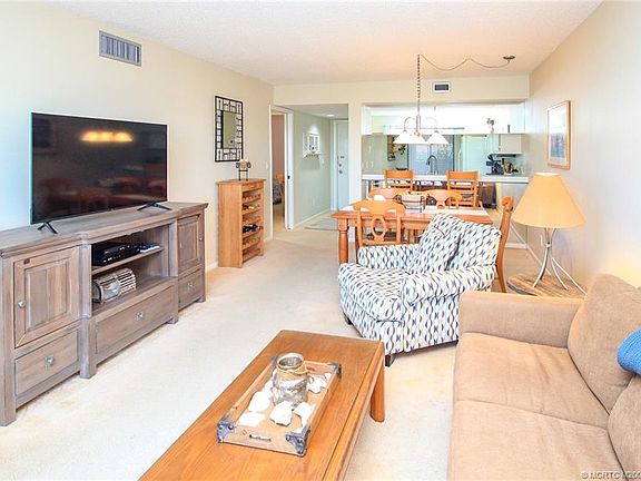 3rd image of 4620 NE Sandpebble Trce APT 104
