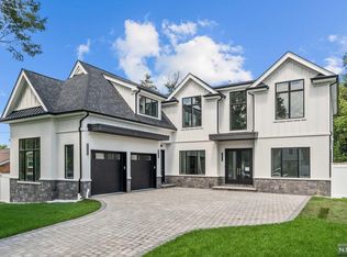 67 Wyoming Rd, Paramus, NJ 07652