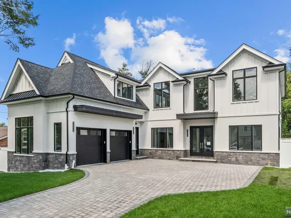 67 Wyoming Rd, Paramus, NJ 07652