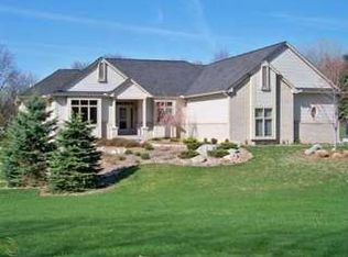 3879 Fenton Rd, Hartland, MI 48353