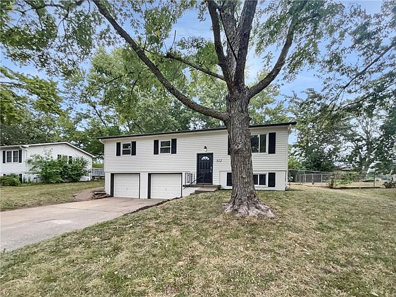3rd image of 512 NE Sunnybrook Dr