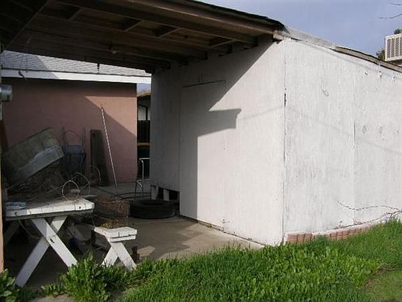 2nd image of 3320 Greenwood St